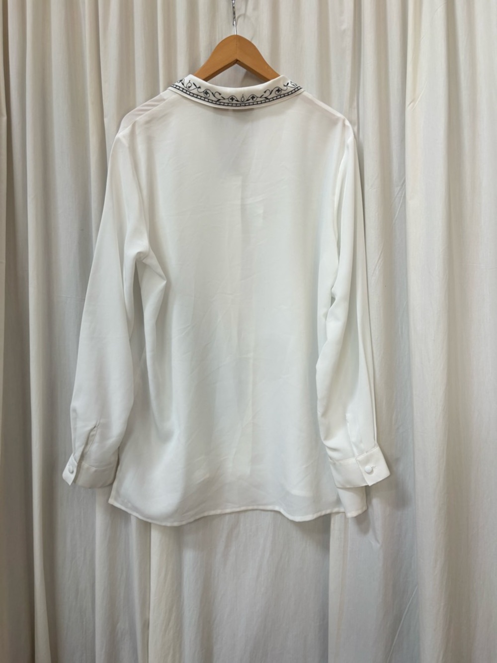 Vintage Laura Scott White Button-Down Tunic Blouse Black Embroidery 16 16W 1X - Picture 8 of 8